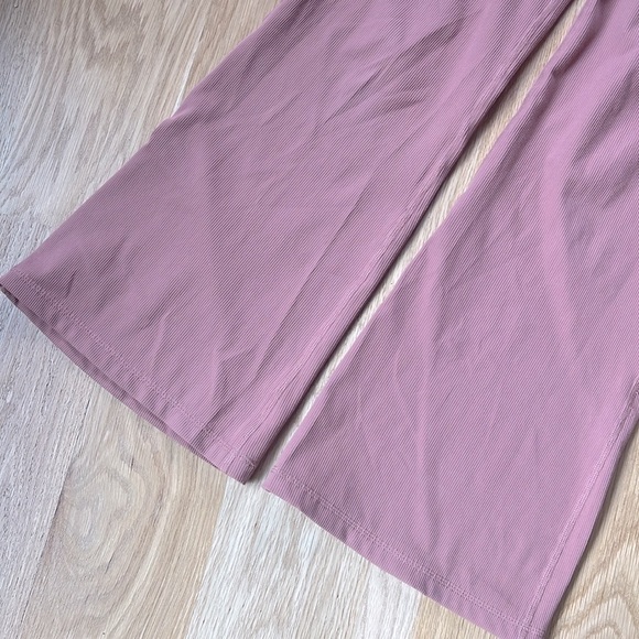 *Last Chance* GapFit Studio Rib Sky High Flare - Picture 5 of 6